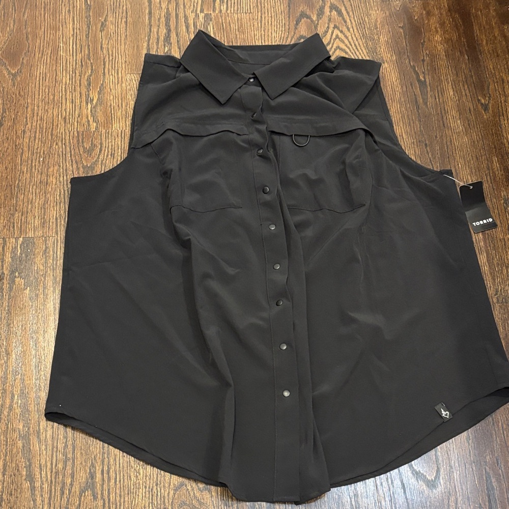 Torrid Women’s Black Button-Down Sleeveless Shirt Size Large
